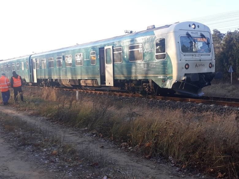 Z relacji świadków wynika, że auto wjechało na przejazd...