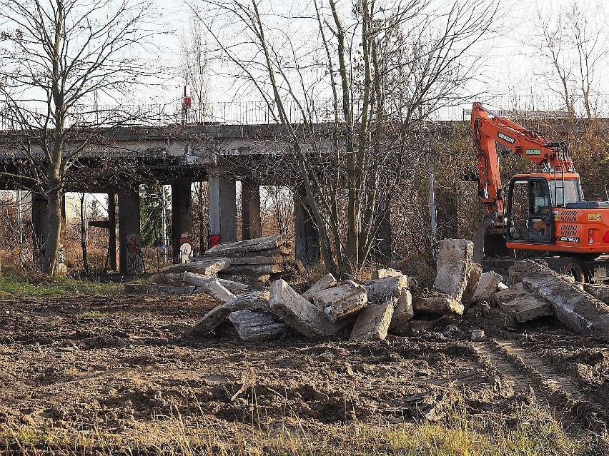 Na kilka dni przez rozbiórką wiaduktu na ul. Przybyszewskiego urząd nie chce podać szczegółów 