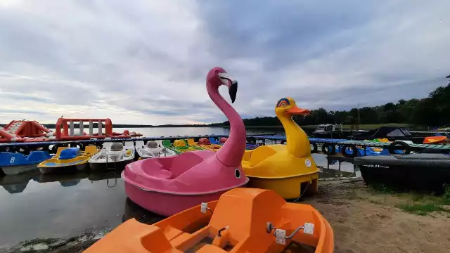 Zobaczcie jak prezentuje się piękna plaża w Pszczewie po sezonie. W galerii  - dla porównania - znajdziecie też zdjęcia z gorących dni lipca i sierpnia.