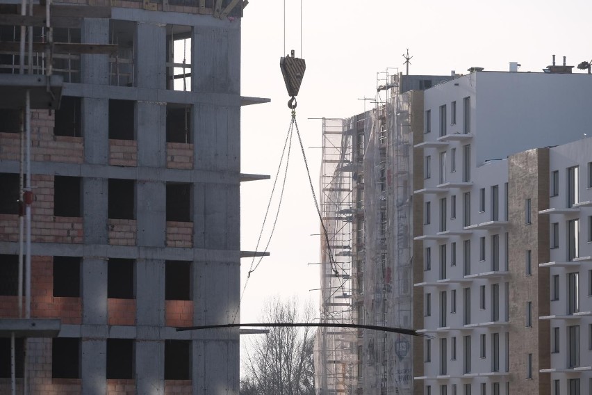 W poszczególnych miastach obserwujemy lekkie zmiany w jedną...