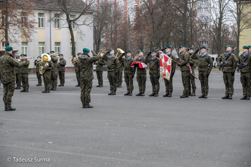 Do żołnierzy i ich rodzin przemawiał dowódca 12...