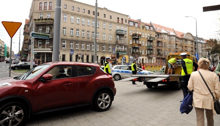 Dachowanie na skrzyżowaniu Bohaterów Warszawy i Jagiellońskiej