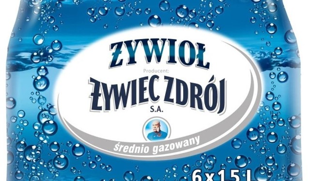 Mężczyzna napił się wody Żywioł Żywiec Zdrój i poparzył sobie przełyk