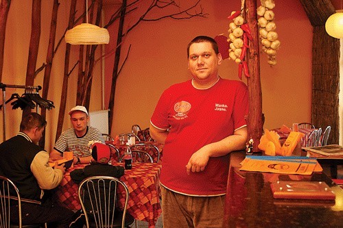Właściciel baru Orange Robert Wojdyna, poza imprezami, oferuje na co dzień jedzenie na wynos
