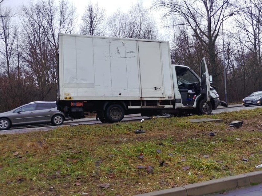 Wypadek w Borku Fałęckim. Zderzyły się samochód dostawczy i...