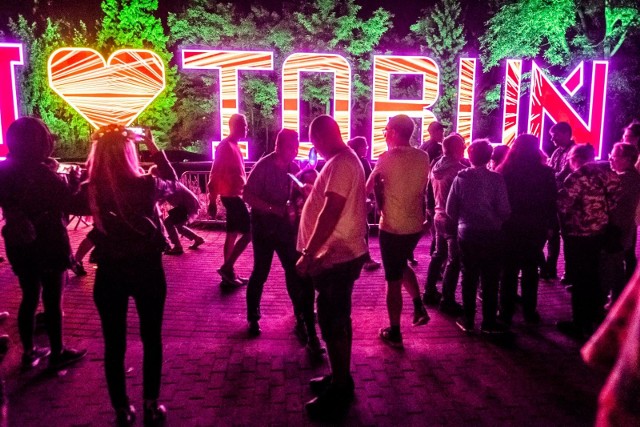 Taki napis powstał w Toruniu podczas 10. edycji Bella Skyway Festival. Czy torunianie przekonają do tej miłości komisję konkursową ESK 2029?