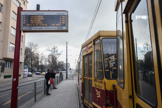 Na bałuckich przystankach tramwajowych miały się pojawić elektroniczne tablice informacyjne, takie jak na trasie ŁTR. Nie będzie ich, bo urzędnicy nie potrafili policzyć, ile potrzeba na to pieniędzy