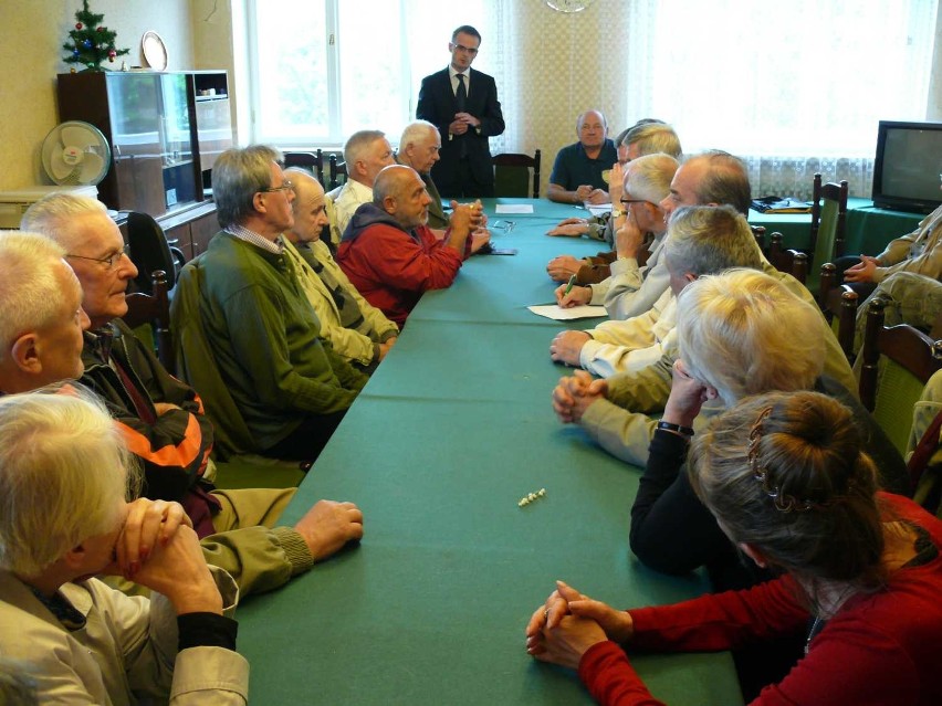 Starosta Robert Fila na spotkaniu z emerytami.