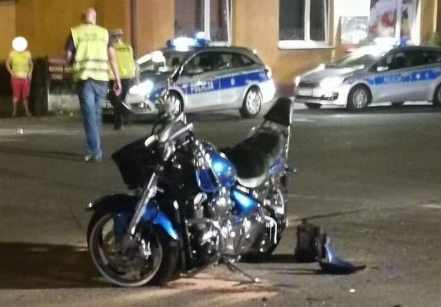 Cztery osoby trafiły do szpitala po zderzeniu dwóch samochodów i motocykla