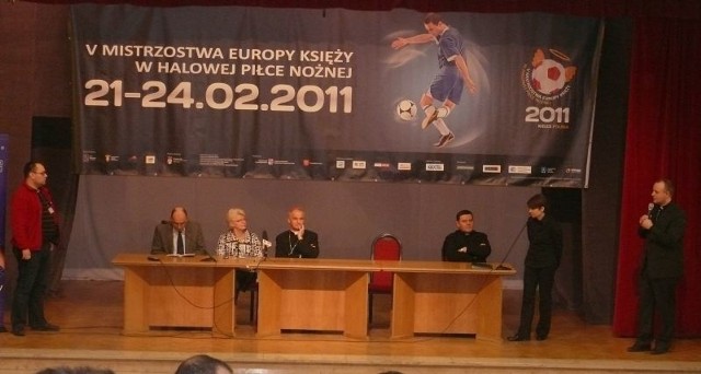 W auli Wyższego Seminarium Duchownego w Kielcach odbyło się dziś uroczyste otwarcie V Mistrzostw Europy Księży w Halowej Piłce Nożnej.