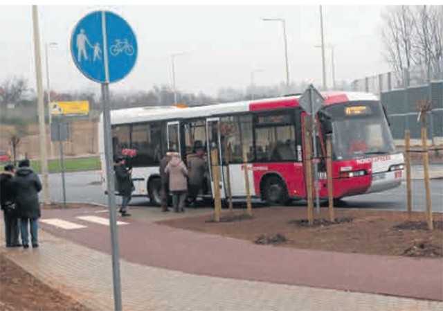 W tym miejscu ul. 11 Listopada autobusy będą się zatrzymywały tylko do czasu oddania pętli przy ul. Rzymowskiego.