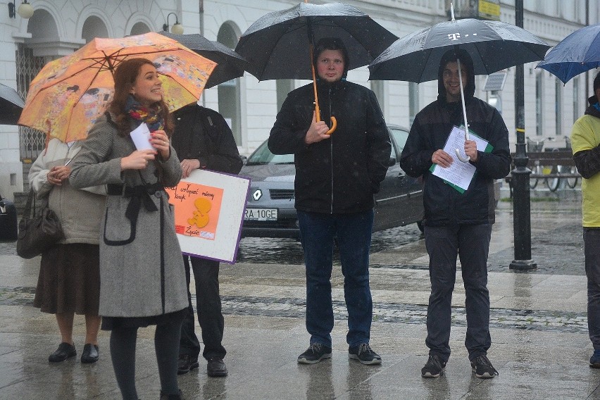 Protesty zwolenników i przeciwników zaostrzenia ustawy aborcyjnej w Radomiu