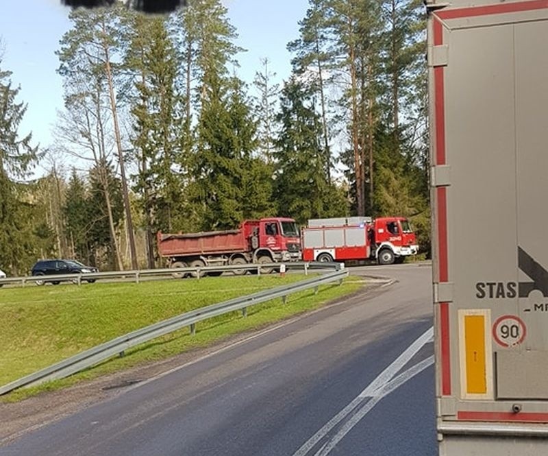 Zajma. Wypadek na DK 65 na trasie Białystok - Bobrowniki. Zderzenie seata z renault. Jedna osoba ranna [ZDJĘCIA]