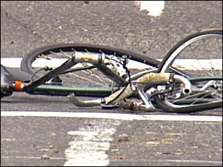 26-letni kierowca nie zauważył jadącej ścieżką rowerową rowerzystki.