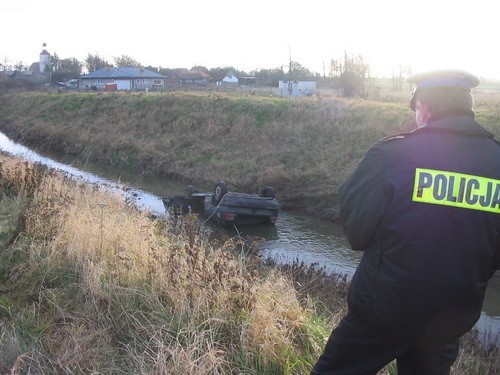 Dzisiaj rano na trasie Modla - Duninowo doszlo do tragicznego w skutkach wypadku drogowego &#8211; jedna osobo nie zyje.