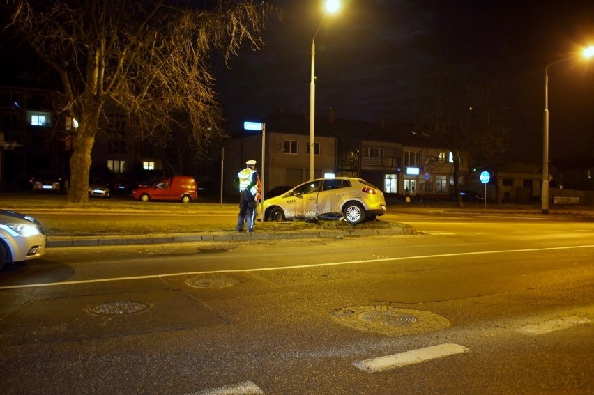 W piątek (2.02) po godz. 23., kobieta kierująca osobowym...