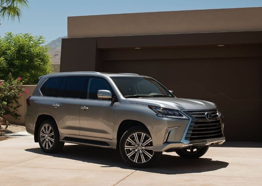 Lexus LX 570...