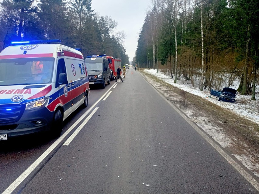 Wypadek z udziałem trzech aut na DK 19 na wyjeździe z Czarnej Białostockiej w stronę Białegostoku. Cztery osoby ranne
