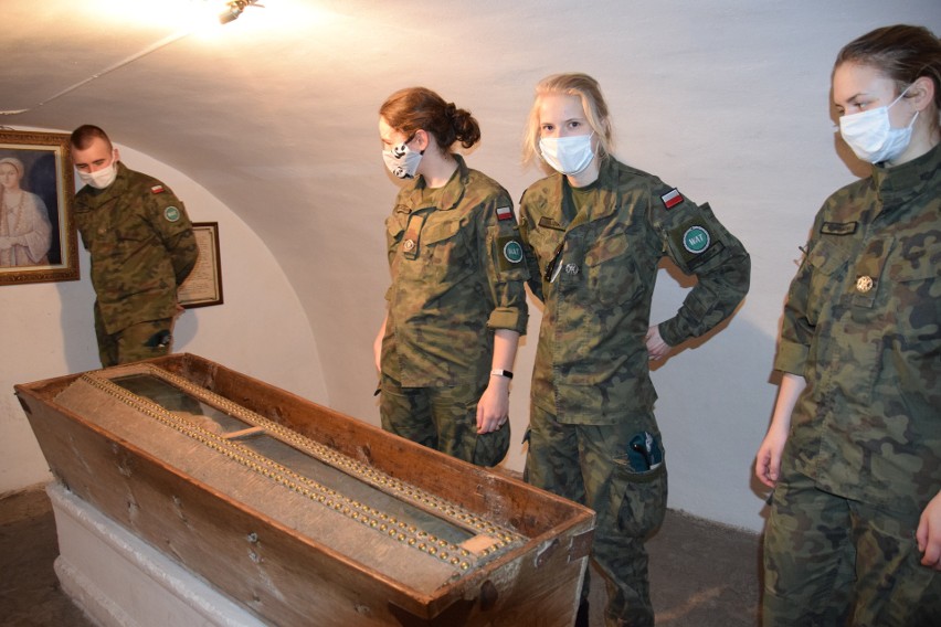 Terytorialsi i studenci Wojskowej Akademii Technicznej zwiedzili Sandomierz. Byli pod wrażeniem słynnych zapiekanek