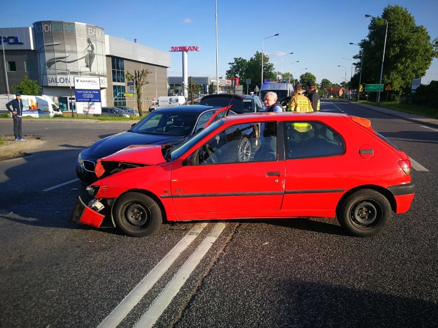 Wypadek czterech samochodów w Bielanach Wrocławskich (ZDJĘCIA)