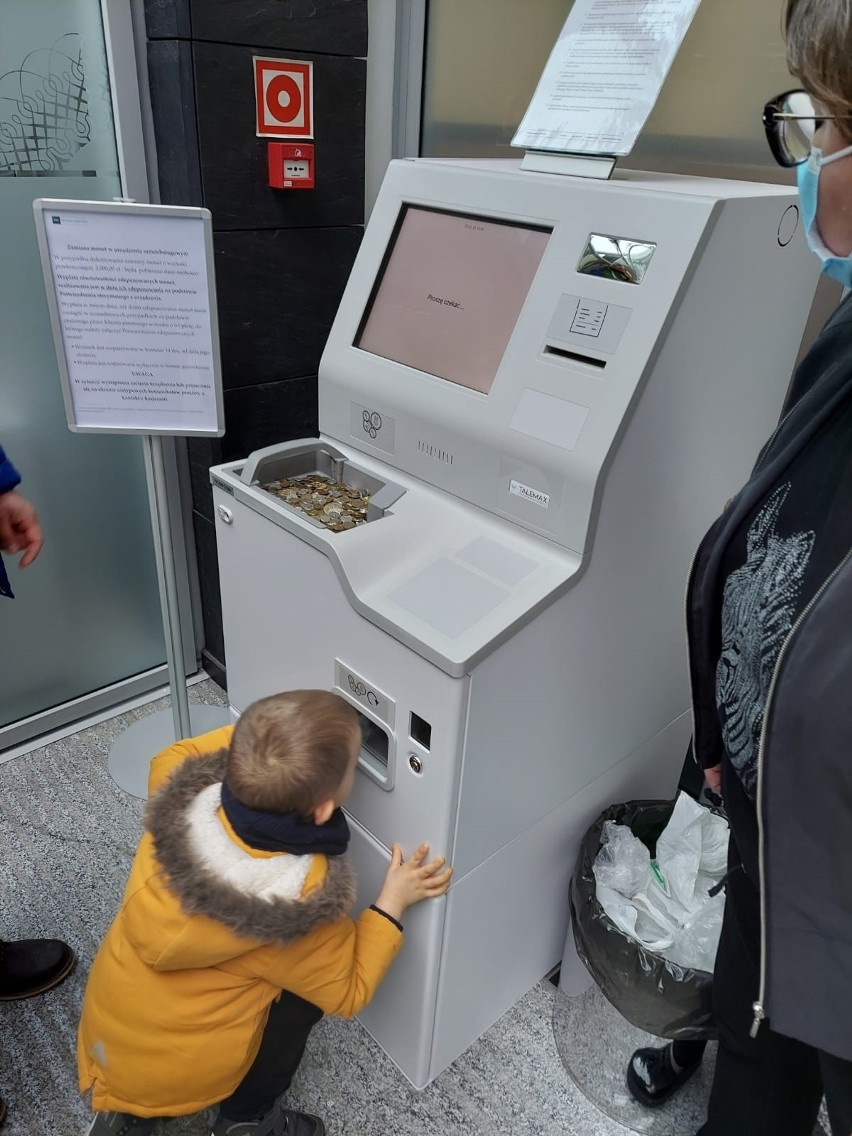 Automat do wymiany monet w siedzibie NBP w Katowicach