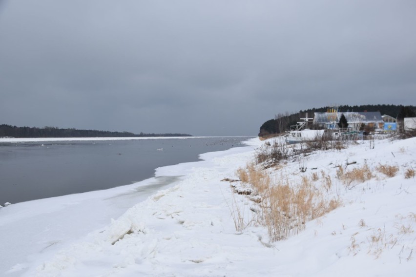 Zaśnieżona Wisła. Piękne zimowe zdjęcia z ujścia Wisły do Bałtyku