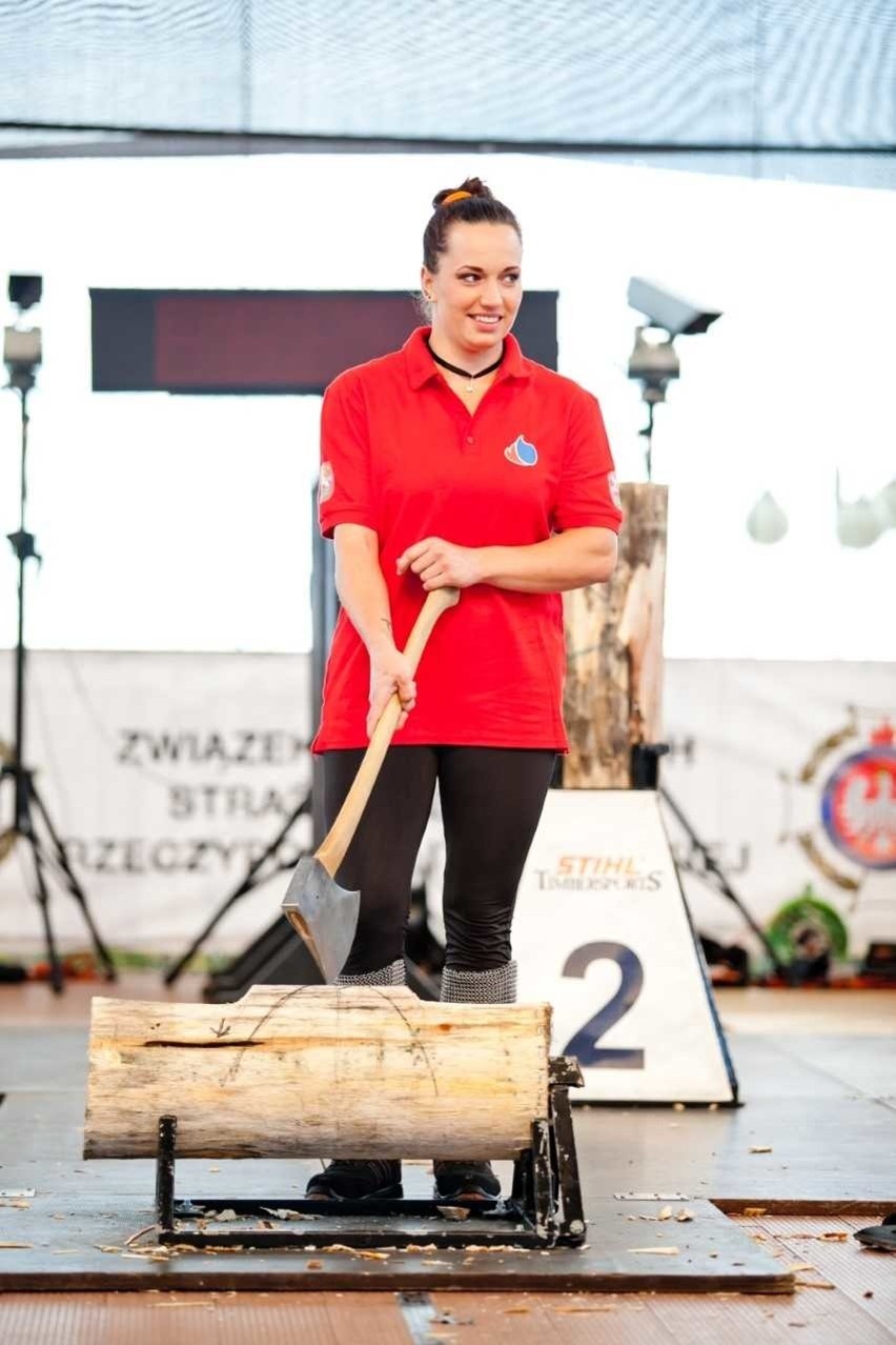 Mistrzostwa drwali w Katowicach: W zawodach w sportowym cięciu i rąbaniu drewna wystartują też kobiety, w tym Julia Królik ZDJĘCIA