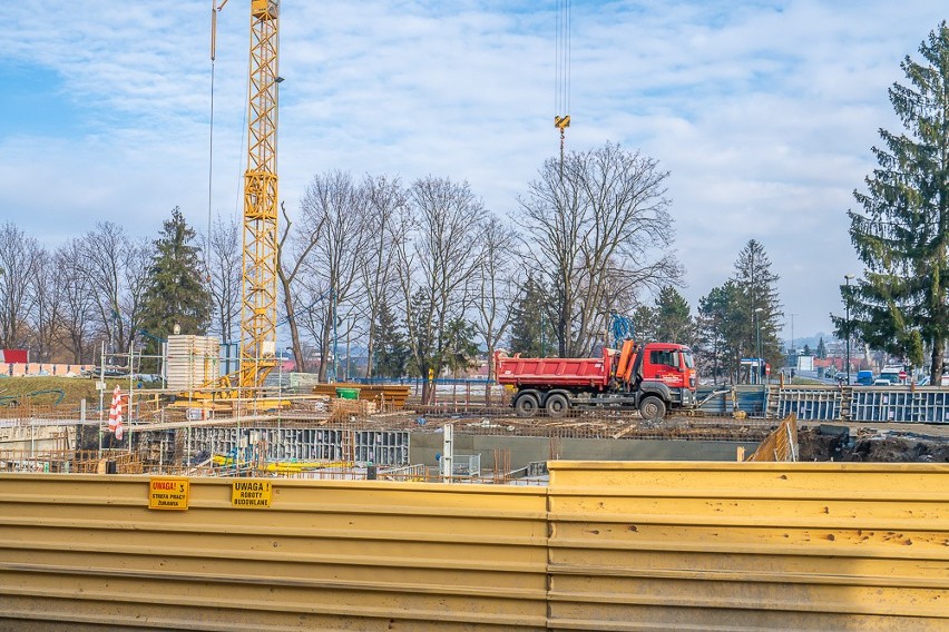 Nowy Sącz. Trwa budowa pawilonu ginekologiczno-położniczego. Zobacz zdjęcia z postępu prac