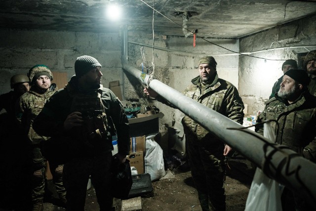 Ukraińskie siły skutecznie powstrzymują wojska agresora w rejonie Bachmutu.