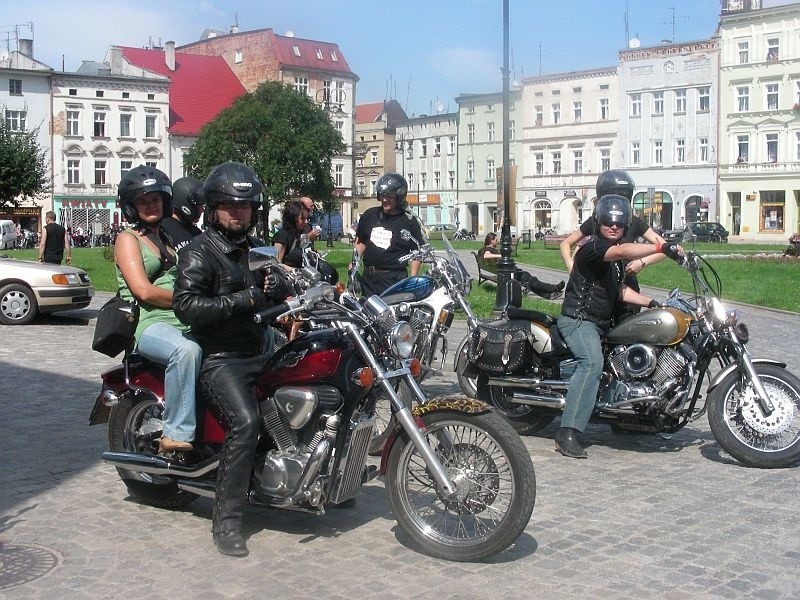 Kilkaset motocykli róznych marek przyjechalo do Prudnika na...