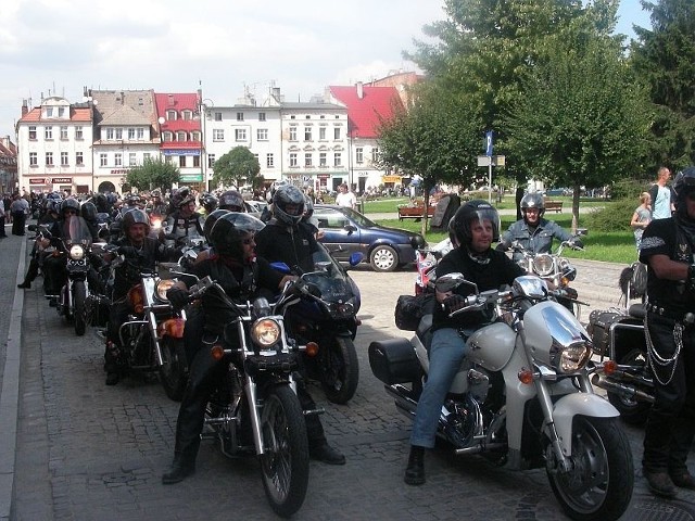 Kilkaset motocykli róznych marek przyjechalo do Prudnika na III Zlot Motocyklowy.
