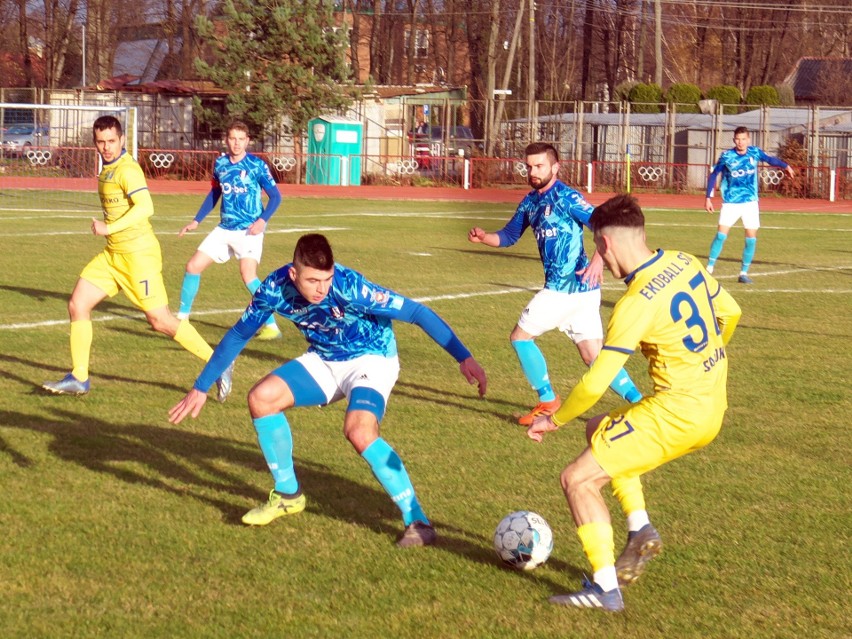 MKS Kańczuga (niebieskie stroje) szybko stracił dwa gole