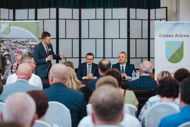 Premier Mateusz Morawiecki na spotkaniu z samorządowcami w Jeżewie