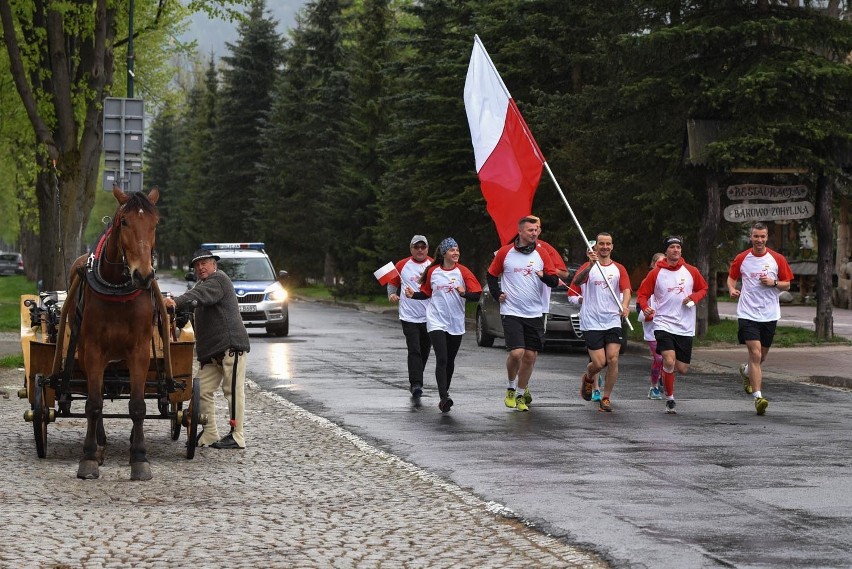 Zakopane. Biało-czerwona sztafeta w Dzień Flagi Rzeczpospolitej [ZDJĘCIA]