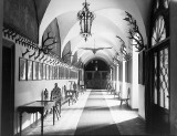 Zespół klasztorno-pałacowy w Rudach. Jakie skarby skrywał 100 lat temu? Zobaczcie na unikatowych zdjęciach