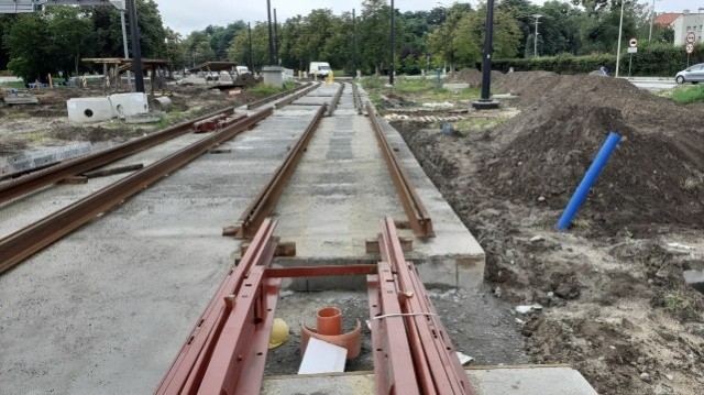 Nowe tory na budowie w rejonie placu Rapackiego ZDJĘCIA