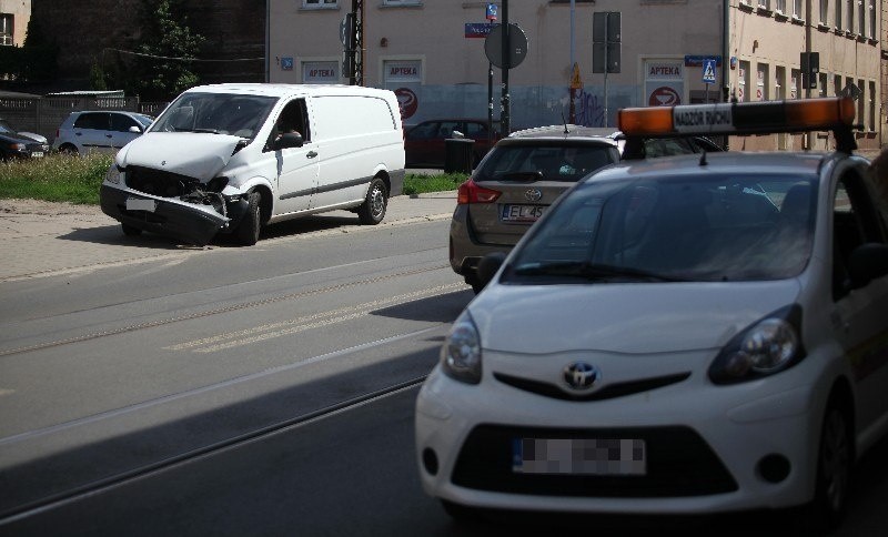 Na skrzyżowaniu ul. Zielonej z ul. Pogonowskiego samochód zderzył się z tramwajem