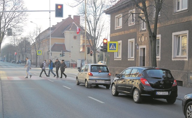 Nowe sygnalizatory regulują ruch w godzinach 6-22. Sygnalizacja ma system dźwiękowy pomagający poruszać się osobom niewidomym i niedowidzącym. Inwestycja kosztowała 207 tysięcy złotych.