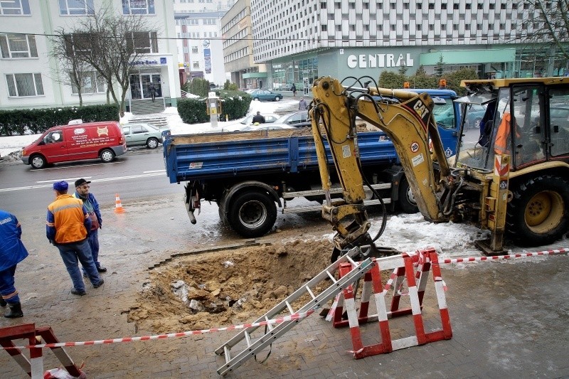 Rozkuwali chodnik w centrum miasta [6 x FOTO]