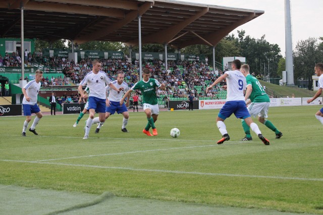 W rundzie jesiennej Olimpia pokonała Stal 3:1, a jedną z bramek zdobył Karol Angielski (zielona koszulka)