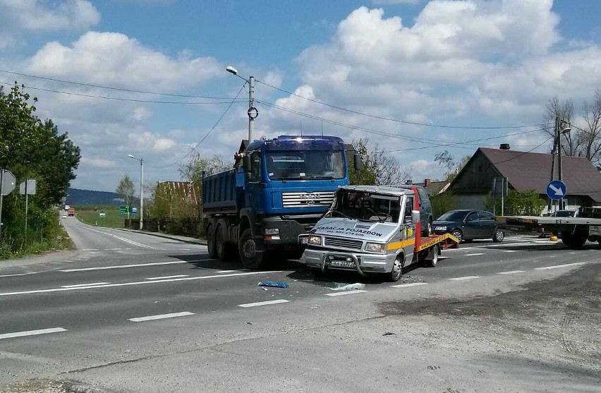 Wypadek w Radlinie w powiecie kieleckim. Droga krajowa była zablokowana