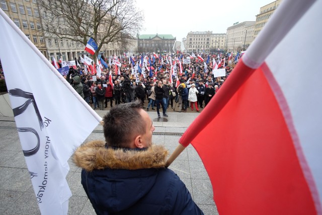 Manifestacje wielkopolskiej Nowoczesnej zawsze odbywają się na poznańskim pl. Wolności i przyciągają sporą liczbę poznaniaków