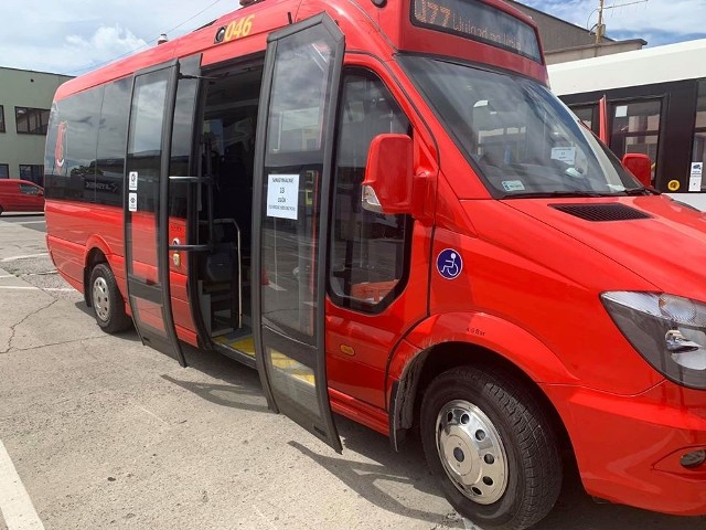 Takimi lub podobnymi autobusami być może będą jeździć mieszkańcy powiatu opatowskiego. Władze powiatu ze starostą Tomaszem Stańskiem oglądali je ostatnio w Stalowej Woli.