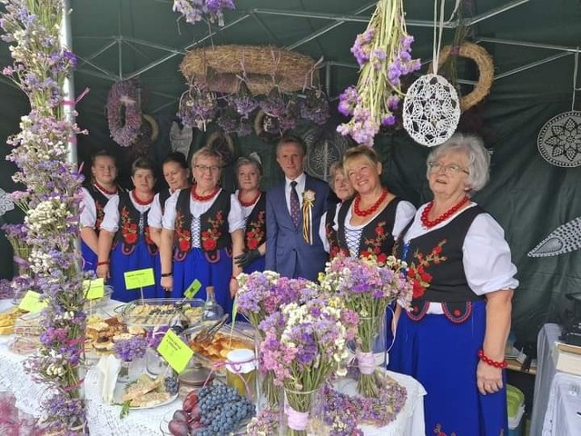 4 września, w niedzielę Sikoreczki wygrały I etap konkursu Bitwa Regionów w trakcie dożynek powiatowych w Skroniowie. Ich potrawa to "tulipan z gęsiną". Więcej na kolejnych zdjęciach