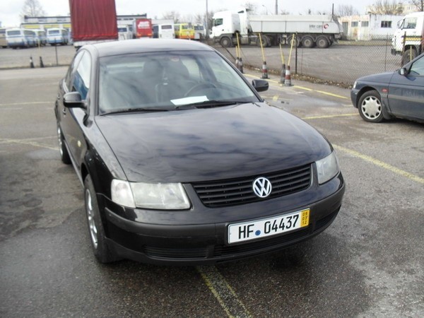 VW Passat, 1998 r., 1,9 TDI, ABS, centralny zamek, immobiliser, wspomaganie kierownicy, 15 tys. 500 zł + opłaty;