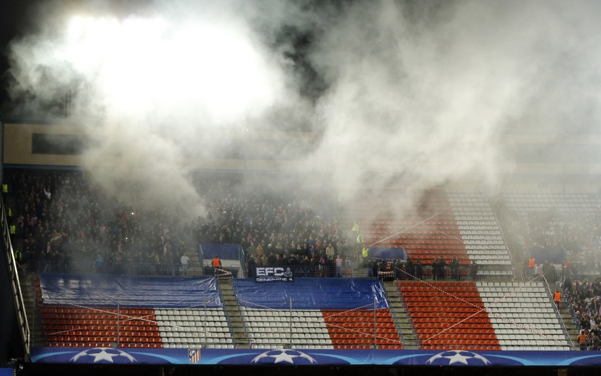 Liga Mistrzów. Bramki Francuzów i race holenderskich kibiców. Atletico drugi raz pokonało PSV