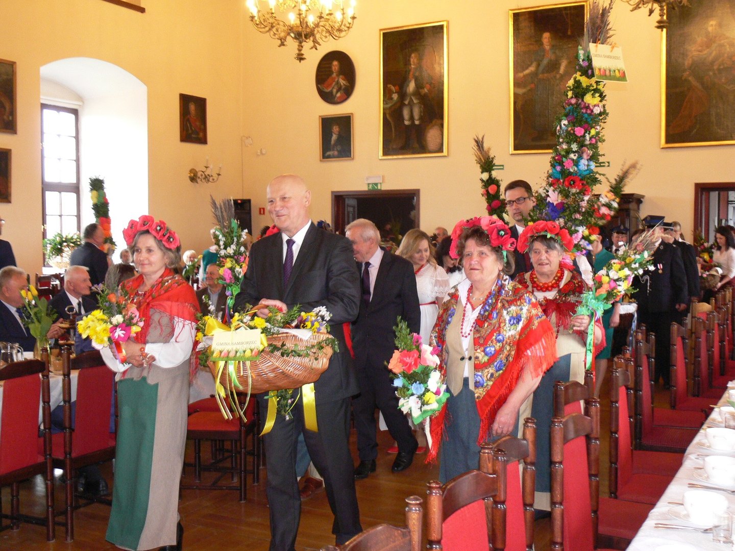 Tradycyjne Śniadanie Wielkanocne na Zamku Królewskim w Sandomierzu. Były  przepiękne palmy, wielkanocne kosze i życzenia | Echo Dnia Świętokrzyskie