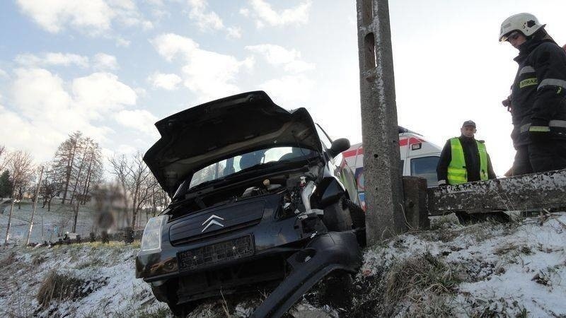 Korzenna. Wypadek citroena, kierowca w szpitalu [ZDJĘCIA]