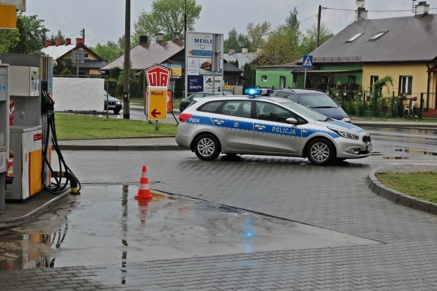 Ćwiczenia na stacji paliw w Sosnowcu