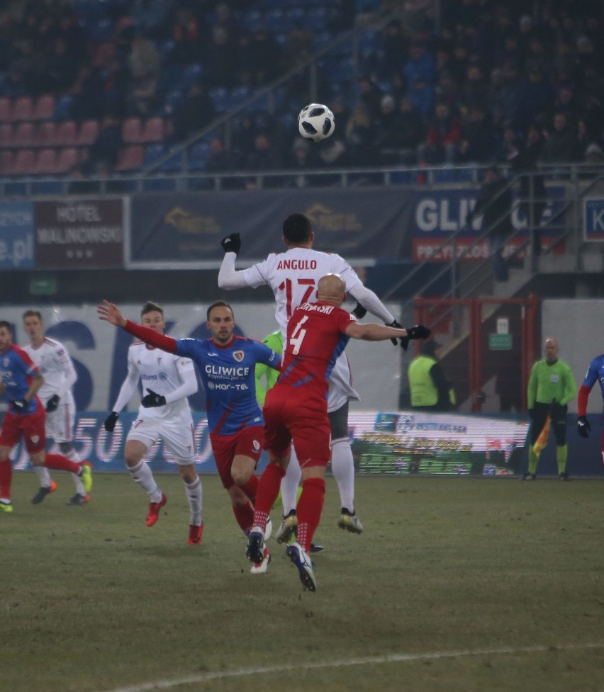 Derby Śląska przerwane, potem zakończone. Kibice Górnika...